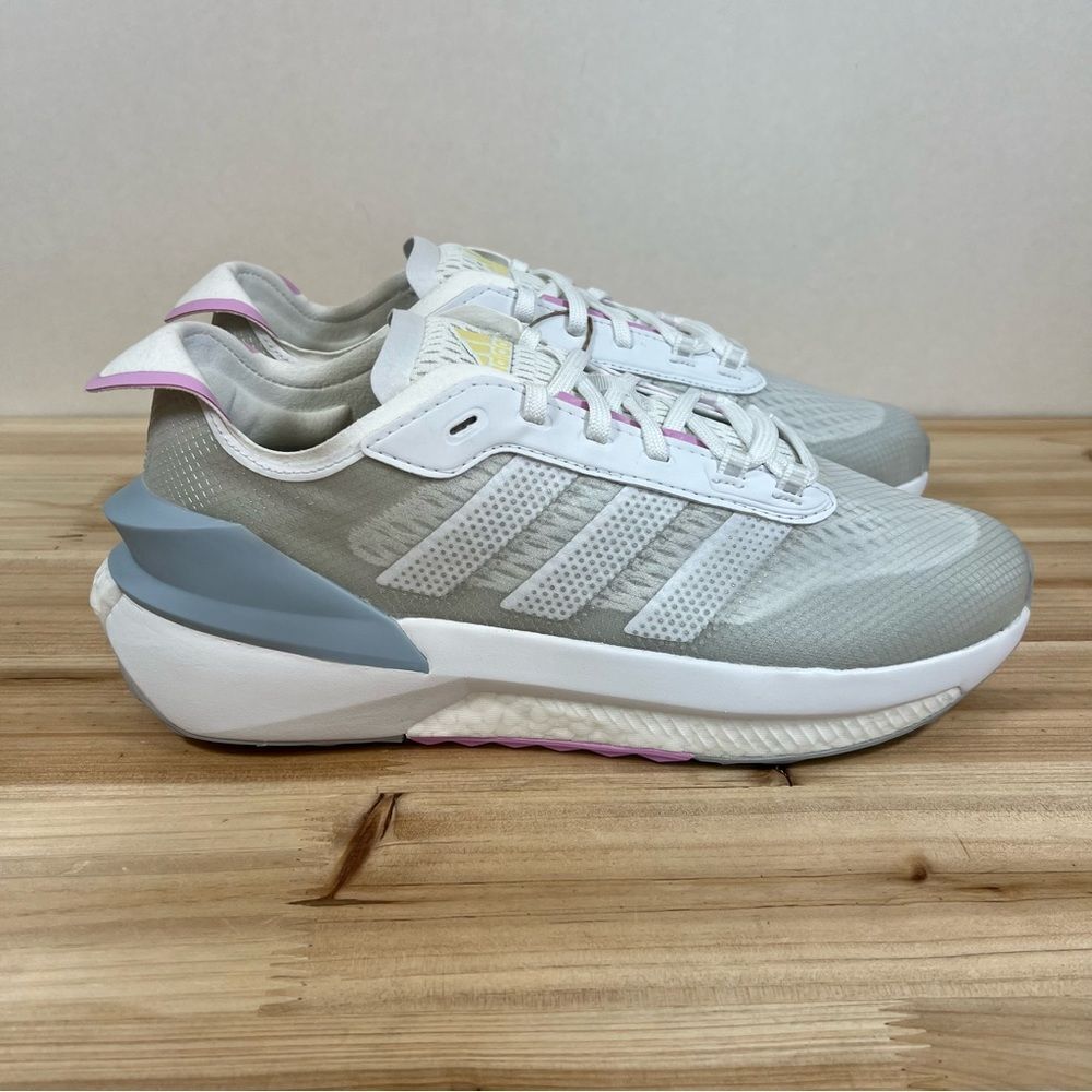 NEW Adidas Avryn fitness sneakers womens 9.5 cloud white wonder blue